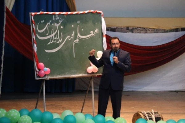 با حضور مسئولان، اساتید و دانشجومعلمان برگزار شد:

جشن ویژه هفته مقام معلم در دانشگاه فرهنگیان یزد ویژه دانشجو معلمان پردیس شهیدان پاک نژاد
 5