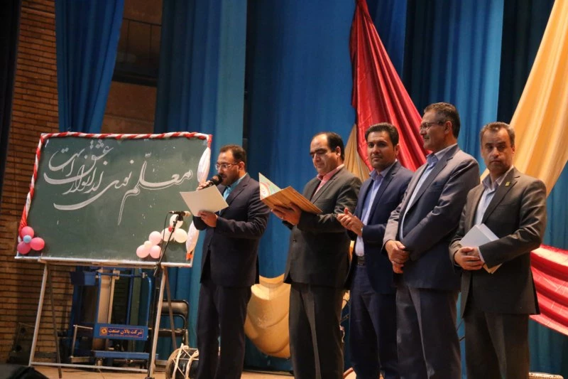 با حضور مسئولان، اساتید و دانشجومعلمان برگزار شد:

جشن ویژه هفته مقام معلم در دانشگاه فرهنگیان یزد ویژه دانشجو معلمان پردیس شهیدان پاک نژاد
 11