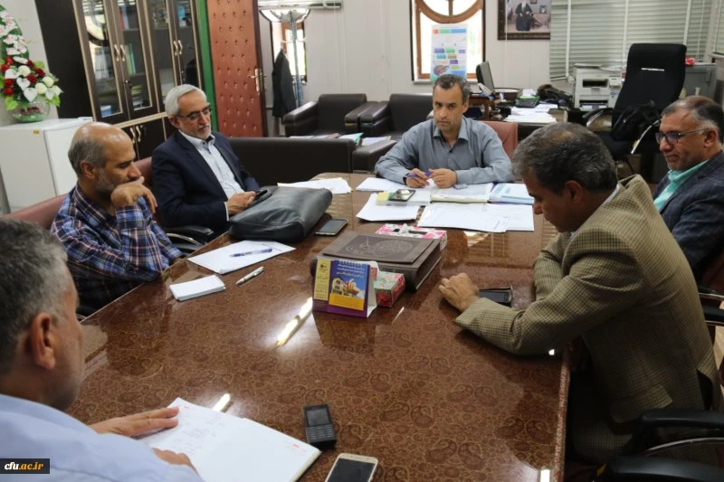 نشست سرپرستان شبانه روزی پردیس شهیدان پاک نژاد یزد با مدیر استان
 7