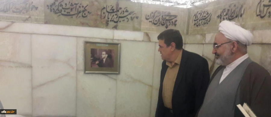 حضور رئیس دانشگاه فرهنگیان کشور در کنار مزار شهید هاشمی نژاد در مشهد مقدس
