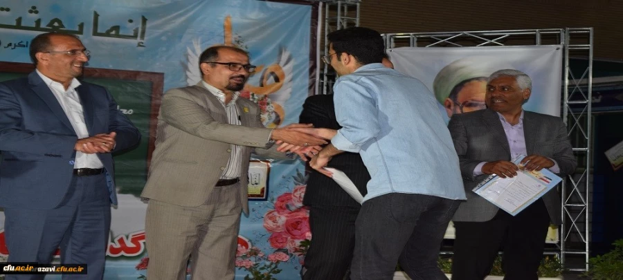 حضور دکتر عظیمی مدیرکل برنامه ریزی فرهنگی و اجتماعی دانشگاه فرهنگیان کشور
در مراسم هفته گرامیداشت مقام معلم و دهه سرآمدی آموزش 2