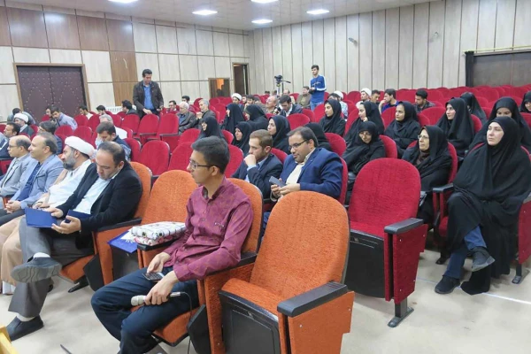 حجت الاسلام تقوی معاون نیروی انسانی دفاتر نهاد رهبری در دانشگاهها در مراسم تکریم و معارفه مسئول دفتر نهاد رهبری در دانشگاه فرهنگیان استان زنجان گفت:

تلاش ما باید برای شکل گیری نرم افزار تمدن ساز باشد که این نرم افزار در حوزه و دانشگاه و به ویژه دانشگاه ف