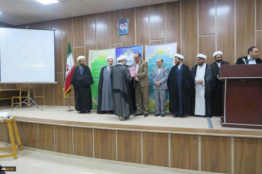 حجت الاسلام تقوی معاون نیروی انسانی دفاتر نهاد رهبری در دانشگاهها در مراسم تکریم و معارفه مسئول دفتر نهاد رهبری در دانشگاه فرهنگیان استان زنجان گفت:

تلاش ما باید برای شکل گیری نرم افزار تمدن ساز باشد که این نرم افزار در حوزه و دانشگاه و به ویژه دانشگاه ف