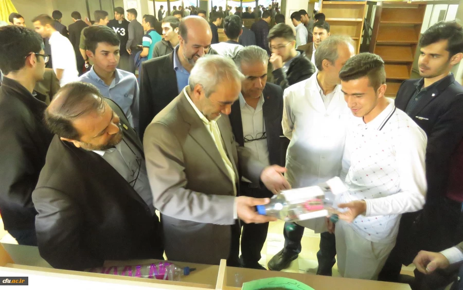 افتتاح دو نمایشگاه از فعالیت ها و دست ساخته های دانشجومعلمان در دو پردیس