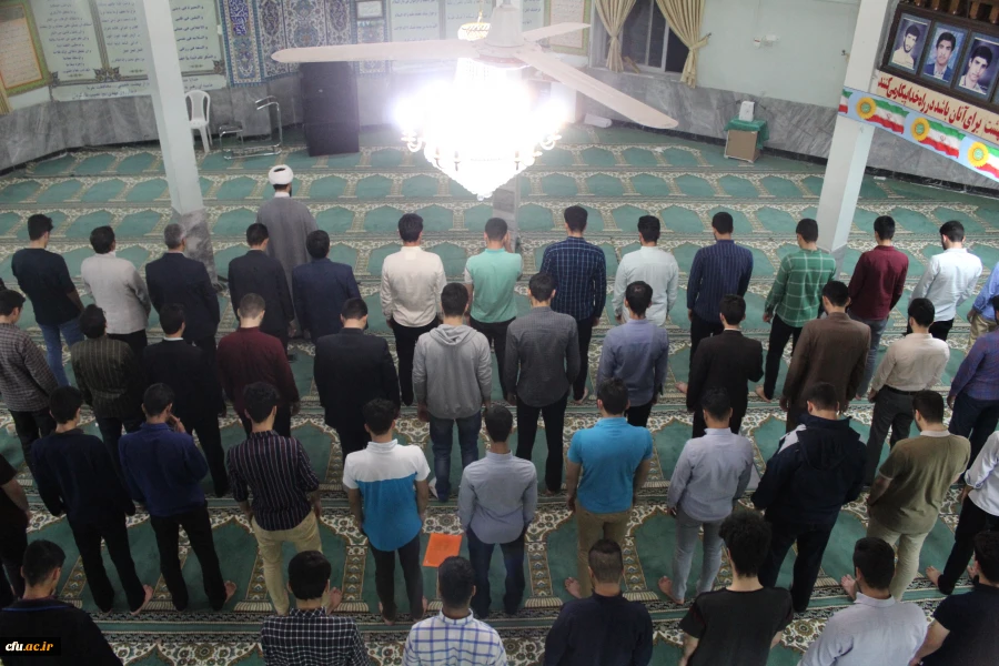 شرکت مسئولان دانشگاه فرهنگیان خراسان رضوی در نماز جماعت و افطار دانشجویان