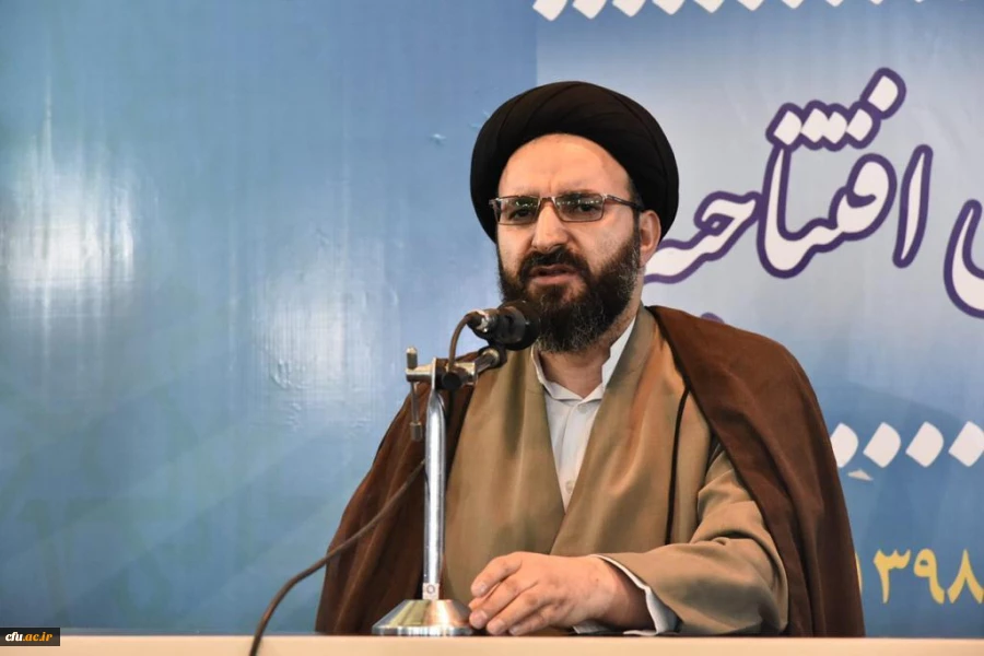 مسئول نهاد نمایندگی مقام معظم رهبری در دانشگاه  فرهنگیان:

حل نابسامانی های جوامع امروزی در گرو عمل به قرآن و اجرای احکام الهی است 2
