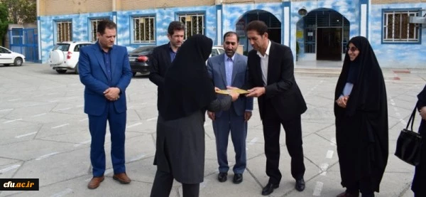 به مناسبت روز کارورزی انجام شد:
دیدارمدیریت امورپردیس های کرمانشاه ومدیرکل آموزش وپرورش استان ازدبیرستان شهید چمران 2