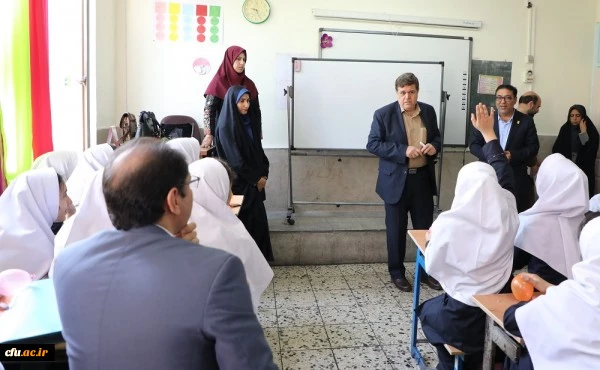 رییس دانشگاه فرهنگیان در بازدید از مدرسه شهید زیوری منطقه2 تهران به مناسبت روز کارورزی:
رسالت معلم در برهه حساس کنونی پاشیدن بذر نشاط و امید در میان دانش آموزان است 2