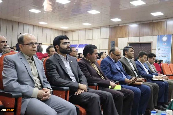 معاون سیاسی امنیتی استانداری زنجان در مراسم هفته سرآمدی در دانشگاه فرهنگیان :
دانشگاه فرهنگیان،دانشگاهی، که می تواند انسان هایی را پرورش دهد که هم واجد نوآوری و بداعت باشند و هم بتوانند این شاخصه را در نسل آینده پرورش دهند. 2