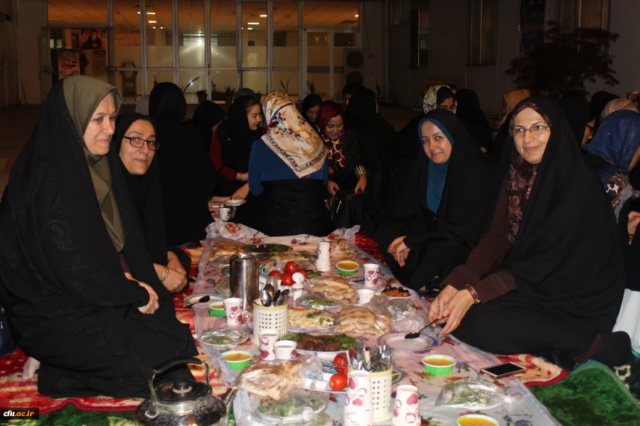 ضیافت افطار مسئولین استانی دانشگاه فرهنگیان مازندران با دانشجو معلمان