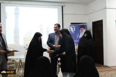 معاون دانشجویی دانشگاه  در  بازدید از فرایند انتخابات شوراهای صنفی استان قم خطاب به دانشجومعلمان سراسر کشور:

انتخابات شورای صنفی جلوه ای مهم از مشارکت دانشجو معلمان است.