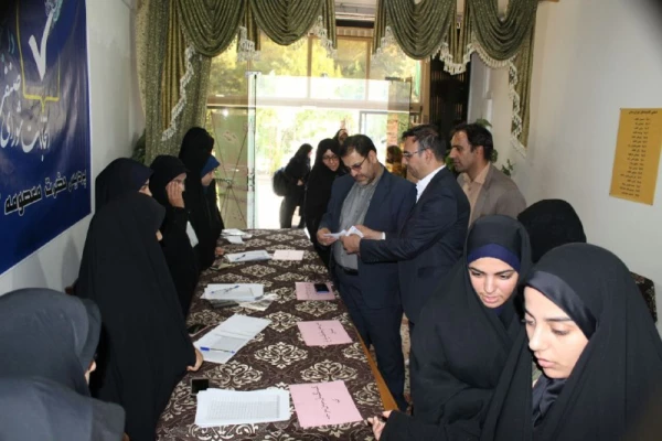 معاون دانشجویی دانشگاه  در  بازدید از فرایند انتخابات شوراهای صنفی استان قم خطاب به دانشجومعلمان سراسر کشور:

انتخابات شورای صنفی جلوه ای مهم از مشارکت دانشجو معلمان است. 2