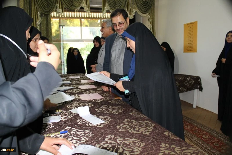 معاون دانشجویی دانشگاه  در  بازدید از فرایند انتخابات شوراهای صنفی استان قم خطاب به دانشجومعلمان سراسر کشور:

انتخابات شورای صنفی جلوه ای مهم از مشارکت دانشجو معلمان است. 2