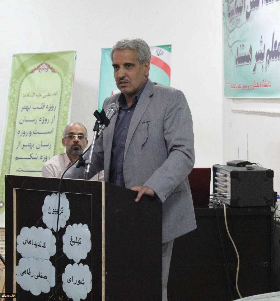 بازدید معاون دانشجویی دانشگاه از فرایند انتخابات شوراهای صنفی استان قم