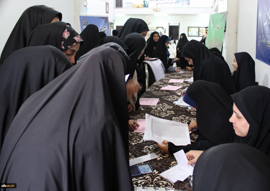 بازدید معاون دانشجویی دانشگاه از فرایند انتخابات شوراهای صنفی استان قم