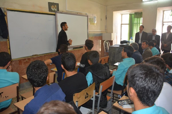 بمناسبت گرامیداشت دهه ی سرآمدی آموزش و روز کارورزی

تجلیل از مدیران و معلمان راهنمای مدارس مجری طرح کارورزی با حضور معاونین و کارشناسان دانشگاه فرهنگیان و آموزش و پرورش استان آذربایجان غربی در مدارس
 3