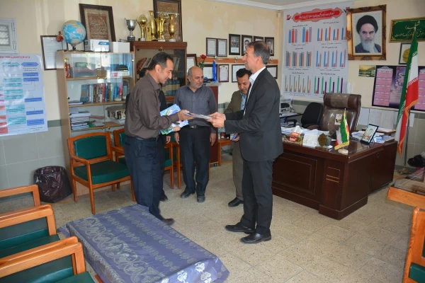 بمناسبت گرامیداشت دهه ی سرآمدی آموزش و روز کارورزی

تجلیل از مدیران و معلمان راهنمای مدارس مجری طرح کارورزی با حضور معاونین و کارشناسان دانشگاه فرهنگیان و آموزش و پرورش استان آذربایجان غربی در مدارس
 4