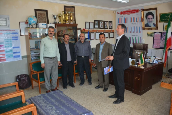 بمناسبت گرامیداشت دهه ی سرآمدی آموزش و روز کارورزی

تجلیل از مدیران و معلمان راهنمای مدارس مجری طرح کارورزی با حضور معاونین و کارشناسان دانشگاه فرهنگیان و آموزش و پرورش استان آذربایجان غربی در مدارس
 5