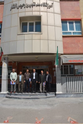 بمناسبت گرامیداشت دهه ی سرآمدی آموزش و روز کارورزی

تجلیل از مدیران و معلمان راهنمای مدارس مجری طرح کارورزی با حضور معاونین و کارشناسان دانشگاه فرهنگیان و آموزش و پرورش استان آذربایجان غربی در مدارس
 6