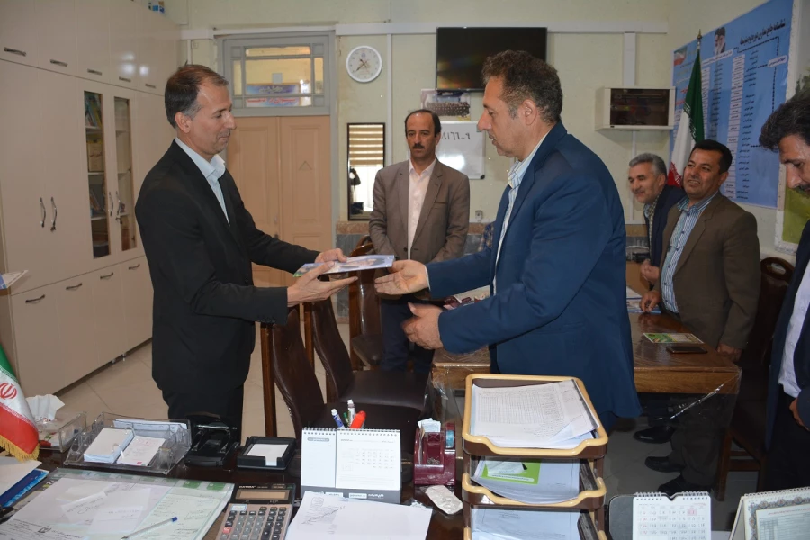 بمناسبت گرامیداشت دهه ی سرآمدی آموزش و روز کارورزی

تجلیل از مدیران و معلمان راهنمای مدارس مجری طرح کارورزی با حضور معاونین و کارشناسان دانشگاه فرهنگیان و آموزش و پرورش استان آذربایجان غربی در مدارس
 7