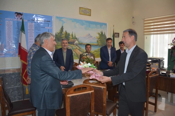 بمناسبت گرامیداشت دهه ی سرآمدی آموزش و روز کارورزی

تجلیل از مدیران و معلمان راهنمای مدارس مجری طرح کارورزی با حضور معاونین و کارشناسان دانشگاه فرهنگیان و آموزش و پرورش استان آذربایجان غربی در مدارس
 8