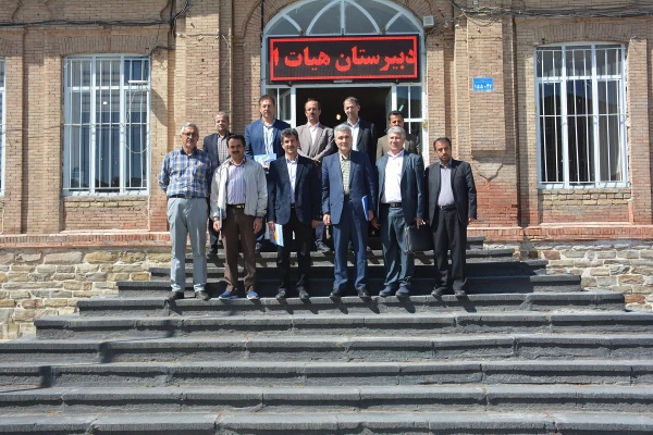 بمناسبت گرامیداشت دهه ی سرآمدی آموزش و روز کارورزی

تجلیل از مدیران و معلمان راهنمای مدارس مجری طرح کارورزی با حضور معاونین و کارشناسان دانشگاه فرهنگیان و آموزش و پرورش استان آذربایجان غربی در مدارس
 9