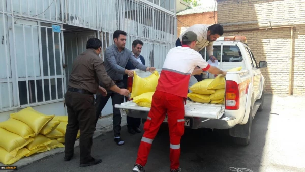ارسال کمک های غیر نقدی کارکنان، اساتید و دانشجو معلمان پردیس علامه طباطبایی آذربایجان غربی به مناطق سیل زده کشور 2