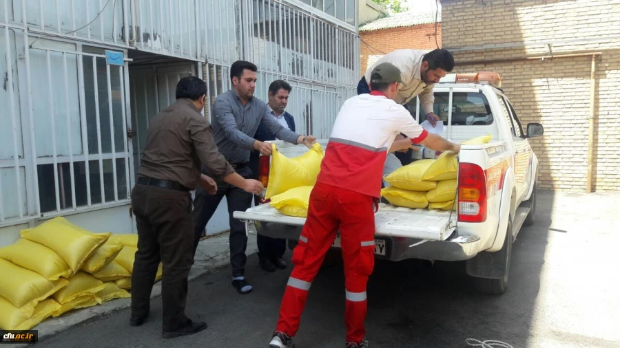 ارسال کمک های غیر نقدی کارکنان، اساتید و دانشجو معلمان پردیس علامه طباطبایی آذربایجان غربی به مناطق سیل زده کشور 2