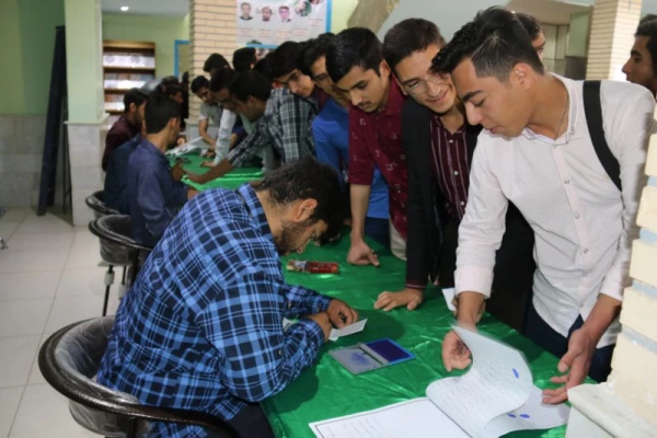 جلوه ای مهم از مشارکت دانشجو معلمان:

برگزاری انتخابات شورای صنفی دانشجومعلمان پردیس های دانشگاه فرهنگیان یزد
 3