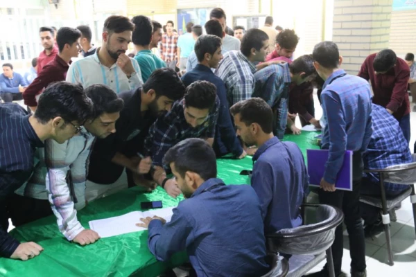 جلوه ای مهم از مشارکت دانشجو معلمان:

برگزاری انتخابات شورای صنفی دانشجومعلمان پردیس های دانشگاه فرهنگیان یزد
 4