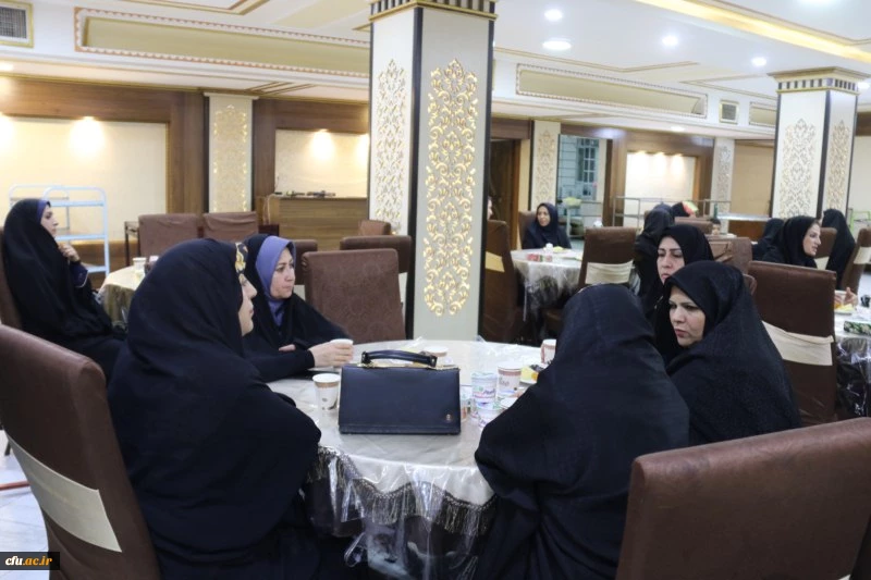 نشست صمیمانه پیشکسوتان، اساتید و کارکنان پردیس های استانی دانشگاه فرهنگیان یزد
 10