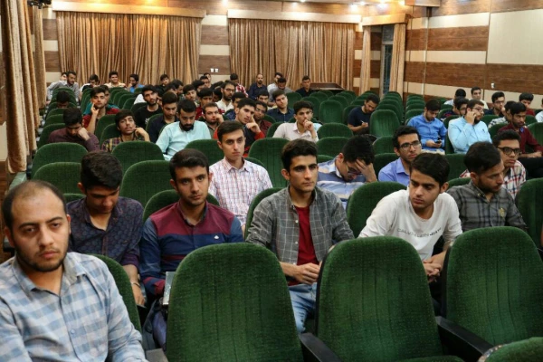 حضور دکتر مسعود رضائی نماینده مردم شیراز در مجلس شورای اسلامی 
در دانشگاه فرهنگیان فارس برای پاسخگویی به مطالبات صنفی دانشجومعلمان
 9