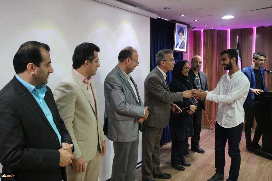 نتایج نهایی جشنواره علمی، فرهنگی پردیس آیت الله خامنه ای گرگان در رشته های الگوهای برتر تدریس، قصه گویی و تولید محتوای الکترونیک در مراسم اختتامیه این جشنواره اعلام شد. 9