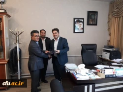 به مناسبت گرامیداشت روز ارتباطات و روابط عمومی

از رابطین روابط عمومی پردیس های شهید رجایی  و علامه طباطبایی آذربایجان غربی  با اهدای لوح تجلیل به عمل آمد
 2