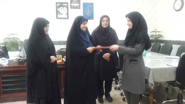 به مناسبت گرامیداشت روز ارتباطات و روابط عمومی

از رابطین روابط عمومی پردیس های شهید رجایی  و علامه طباطبایی آذربایجان غربی  با اهدای لوح تجلیل به عمل آمد
 3