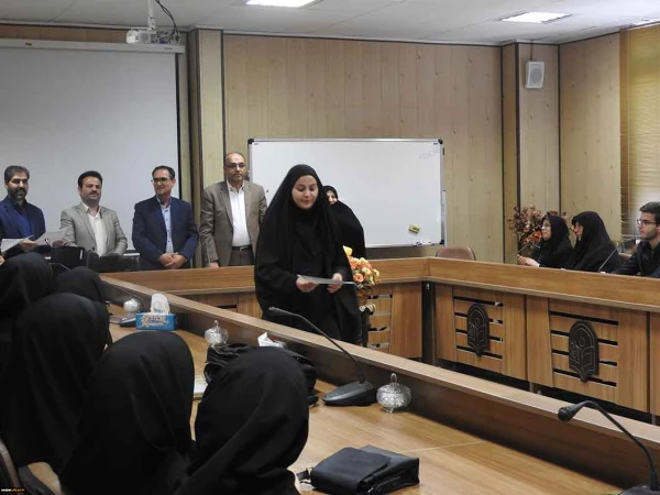 دکتر اوجاقلو در مراسم تقدیر از برگزیدگان استانی جشنواره الگوهای برتر تدریس استان زنجان گفت:

جشنواره الگوهای برتر تدریس کمک به تغییر رویکرد معلم محوری به دانش آموز محوری است 3