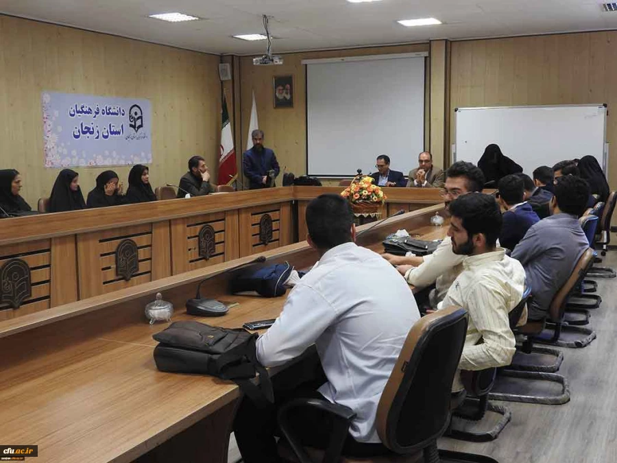 دکتر اوجاقلو در مراسم تقدیر از برگزیدگان استانی جشنواره الگوهای برتر تدریس استان زنجان گفت:

جشنواره الگوهای برتر تدریس کمک به تغییر رویکرد معلم محوری به دانش آموز محوری است 4