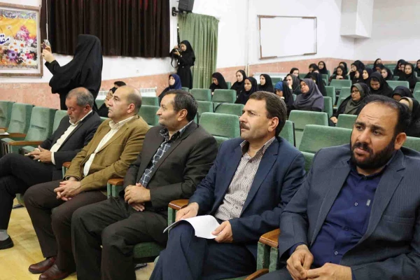 برگزاری همایش کارورزی در پردیس امام جعفر صادق(ع) با همت دانشجو معلمان
 2