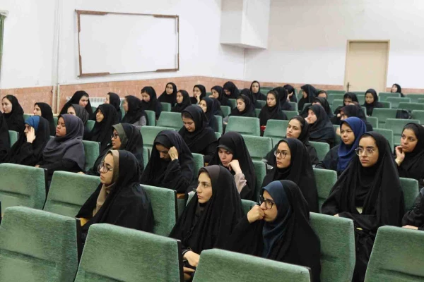 برگزاری همایش کارورزی در پردیس امام جعفر صادق(ع) با همت دانشجو معلمان
 3