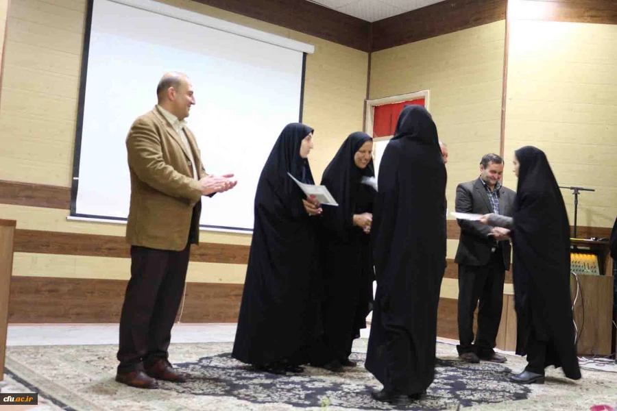 برگزاری همایش کارورزی در پردیس امام جعفر صادق(ع) با همت دانشجو معلمان
 8