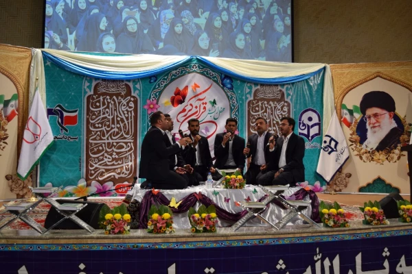 برگزاری محفل انس با قرآن در حسینیه ثار الله دزفول از طرف مرکز خدیجه کبری (س) دزفول و حضور مدیریت استانی در مراسم