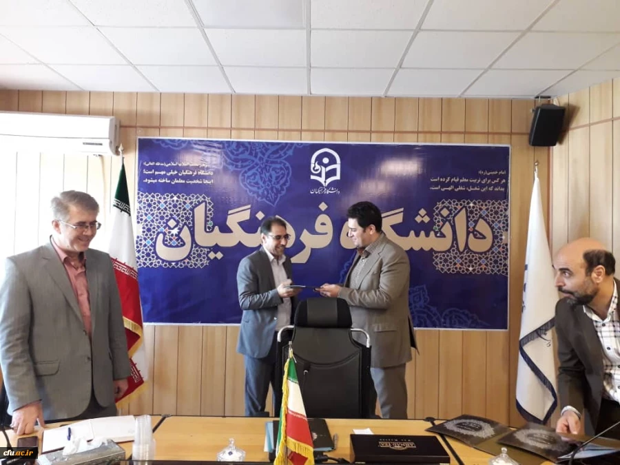 معاون آموزشی وتحصیلات تکمیلی در جلسه ی شورای مدیران معاونت عنوان کرد:

روابط عمومی به عنوان آینه تمام نمای سازمان ،نقشی ممتازدر توفیقات دانشگاه دارد 2