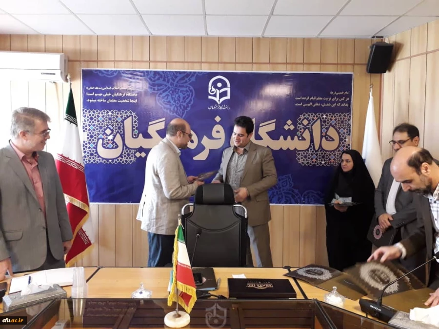 معاون آموزشی وتحصیلات تکمیلی در جلسه ی شورای مدیران معاونت عنوان کرد:

روابط عمومی به عنوان آینه تمام نمای سازمان ،نقشی ممتازدر توفیقات دانشگاه دارد 2