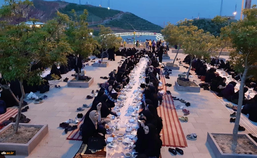 ضیافت افطار دانشجومعلمان پردیس فاطمه الزهرا(س) تبریز