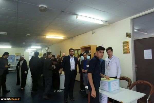 با حضور پرشور دانشجومعلمان در پردیس علامه طباطبایی اردبیل برگزار شد:

انتخابات شورای صنفی-رفاهی: اردیبهشت 98 2
