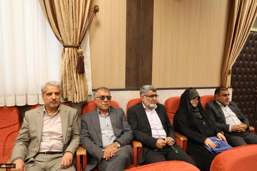 گ
نشست صمیمی هم اندیشی و تبادل نظر پیرامون تربیت معلم با حضور هیات رئیسه، شورای مدیران و روسای پیشین دانشگاه فرهنگیان برگزار شد 8