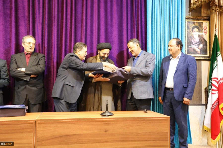 نشست صمیمی هم اندیشی و تبادل نظر پیرامون تربیت معلم با حضور هیات رئیسه، شورای مدیران و روسای پیشین دانشگاه فرهنگیان برگزار شد 24