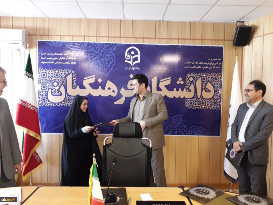 معاون آموزشی وتحصیلات تکمیلی در جلسه ی شورای مدیران معاونت عنوان کرد:

روابط عمومی به عنوان آینه تمام نمای سازمان ،نقشی ممتازدر توفیقات دانشگاه دارد 2