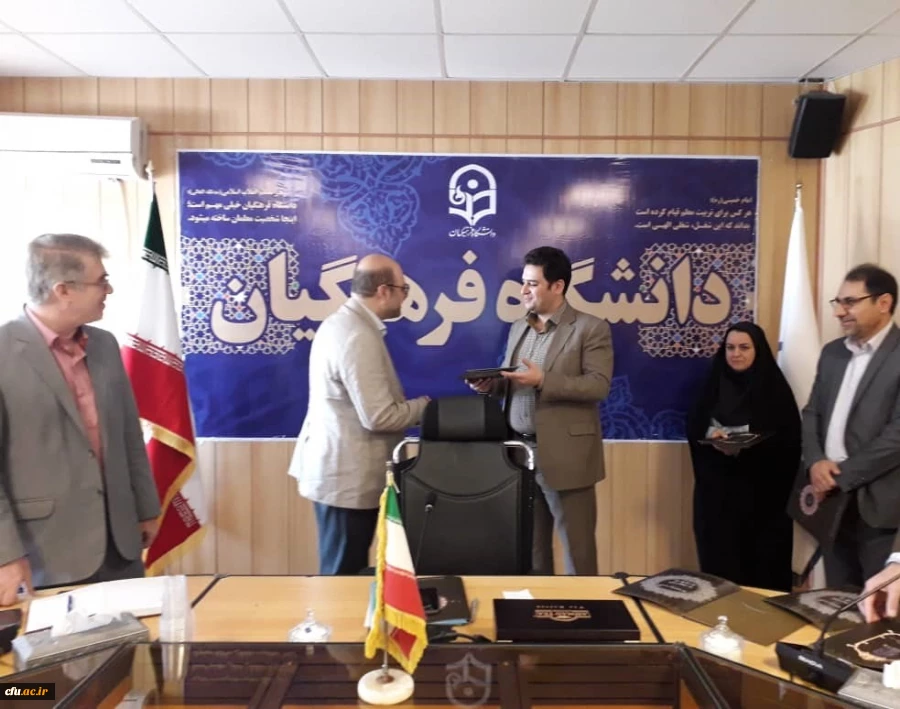 معاون آموزشی وتحصیلات تکمیلی در جلسه ی شورای مدیران معاونت عنوان کرد:

روابط عمومی به عنوان آینه تمام نمای سازمان ،نقشی ممتازدر توفیقات دانشگاه دارد 2