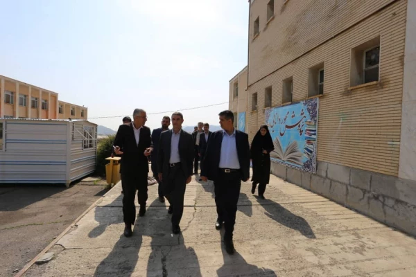 بازدید استاندار و هیئت همراه از پردیس زینب کبری (س)استان مرکزی 2